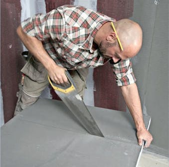 Polystyreenilevyjä on helppo leikata märkätilalevy